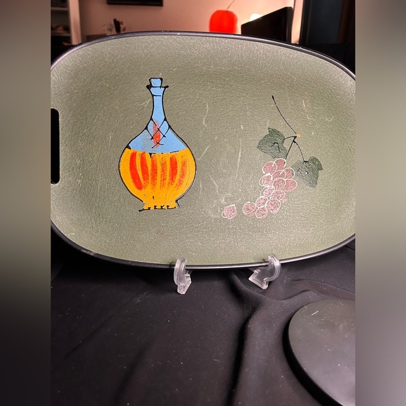 TILSO VTG MCM Set of Two fiberglass Chianti and Grapes serving trays. - Picture 5 of 9